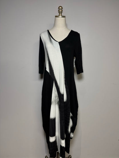 Women Size XS Ozai N Ku Black & White Viscose & Elastane NWT Pre-Owned Cocoon Midi Dress