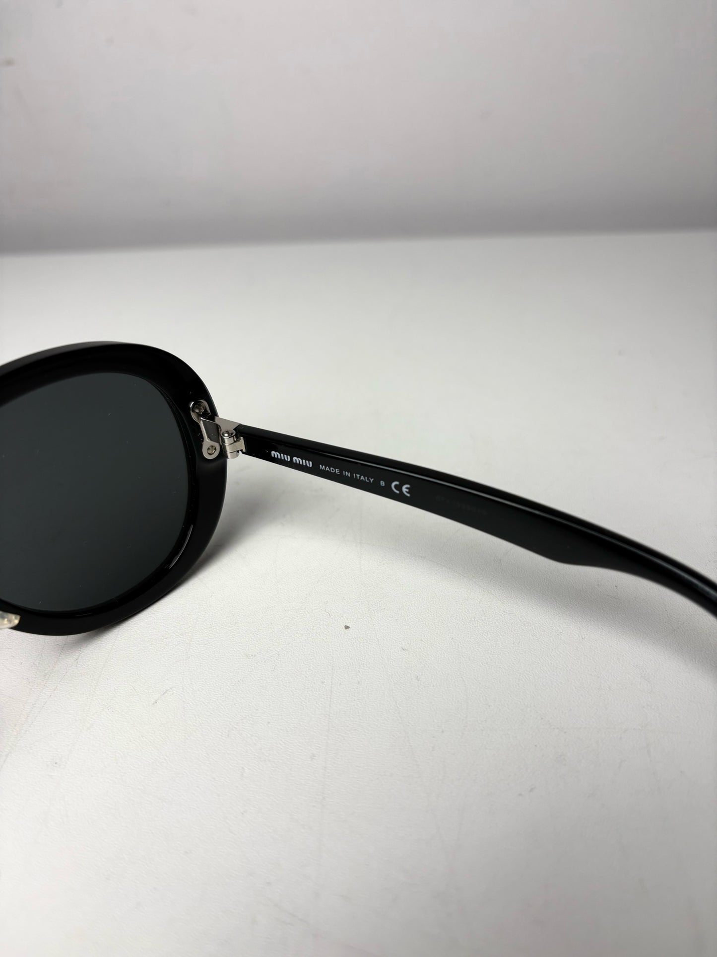 Miu Miu Women's Pre-owned Black Acetate Sunglasses