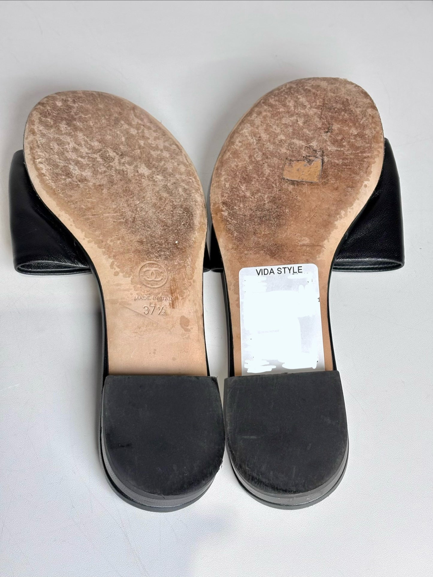 W Shoe Size 37.5 (7.5) Chanel Black Leather Women's Pre-owned Sandals