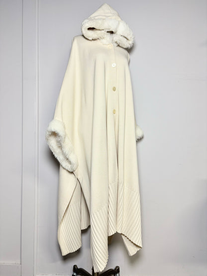 Women Size One Size Cyrous Cream Merino Wool Cape