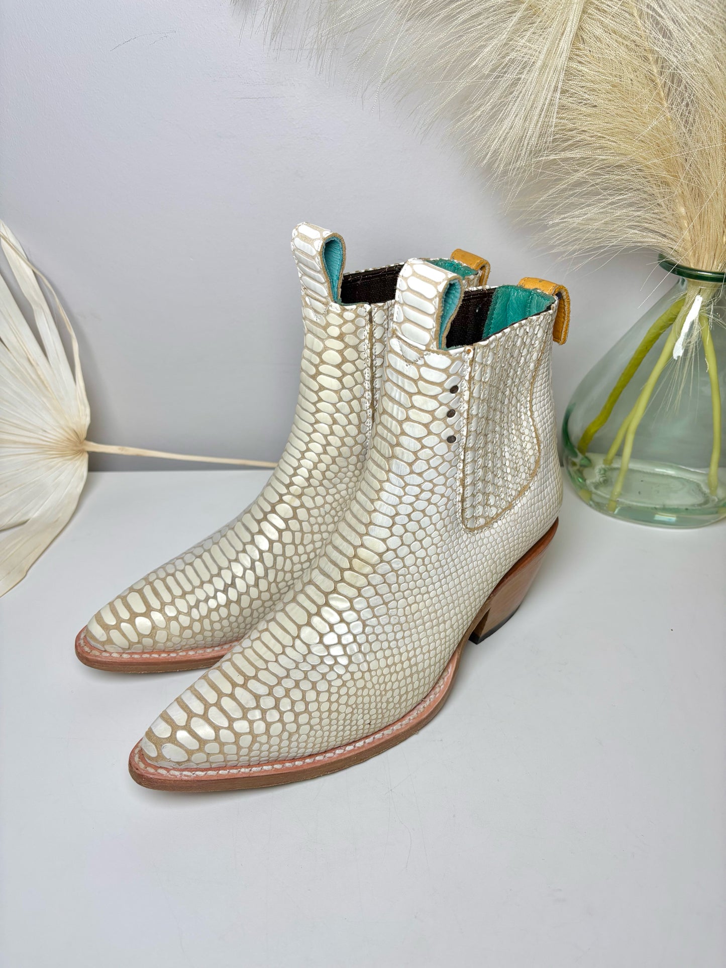 W Shoe Size 7.5 pskuufman... Bone Leather Snake Skin Boots