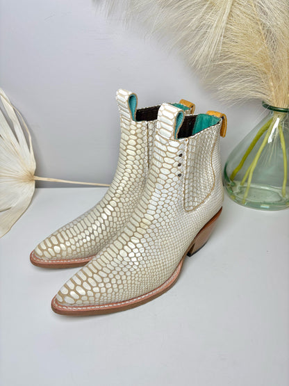 W Shoe Size 7.5 pskuufman... Bone Leather Snake Skin Boots