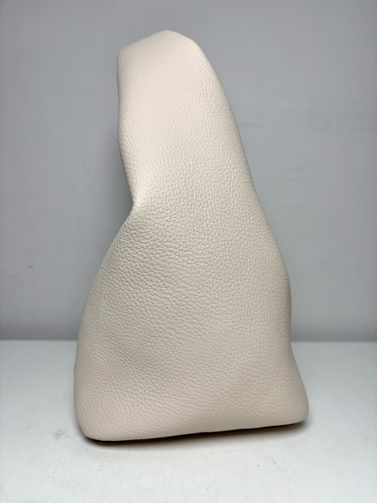 Women's Kazar Studio Cream Pebble Leather Pre-Owned Small Dumpling Purse