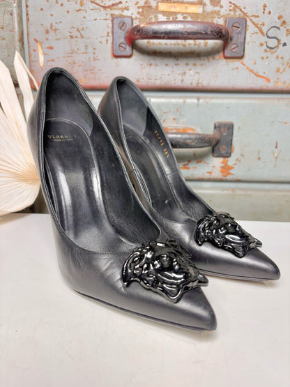 W Shoe Size 38.5 (7.5 US) Versace Black Leather Medusa Head Heels
