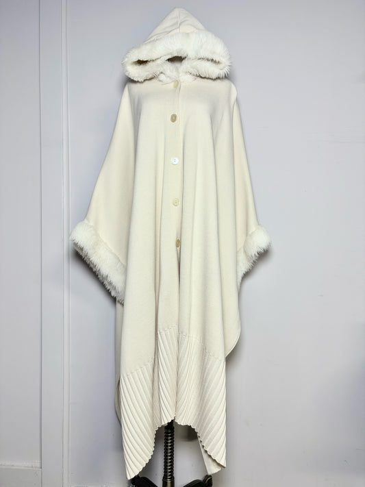 Women Size One Size Cyrous Cream Merino Wool Cape