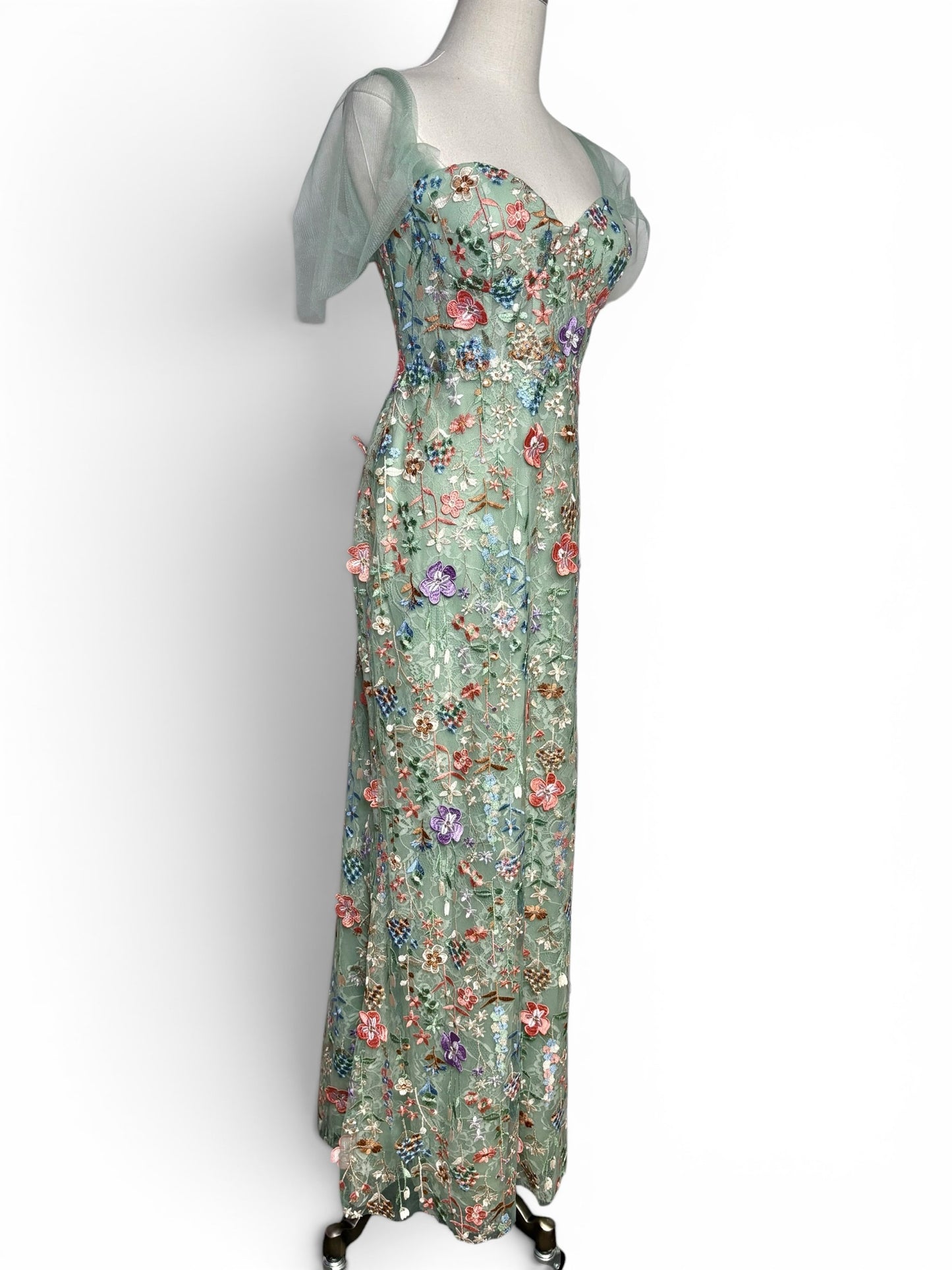 Women Size 8 MacDuggal Green Floral Women's NWT, Pre-owned Gown