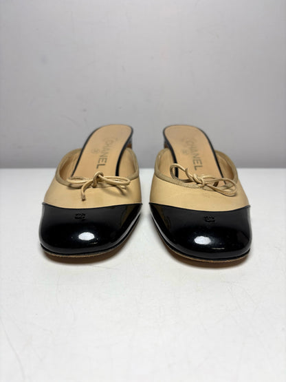 W Shoe Size 38.5 Chanel Tan Black Toe Combo Leather Vintage Mules