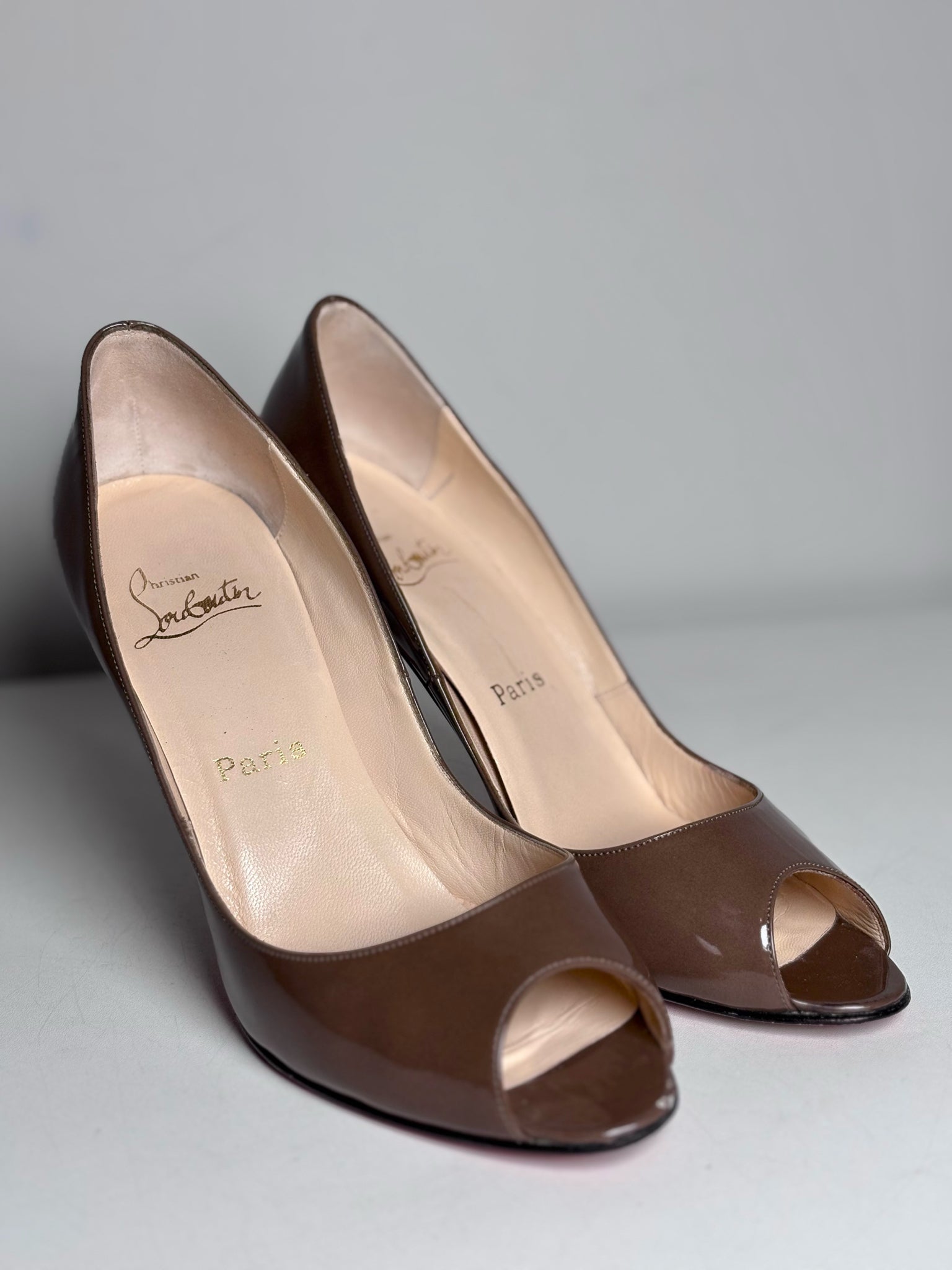 新品Christian Louboutin 38 W Shoe Size 38 Christian Louboutin Taupe Leather Patent Pre-owned