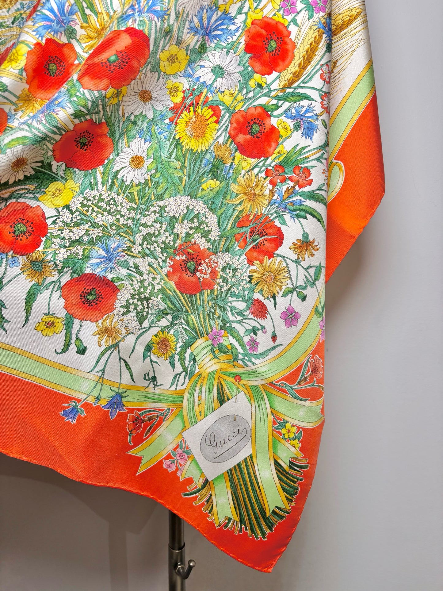 Gucci Floral Printed Hand-rolled 33 x 33 Vintage Silk Scarf
