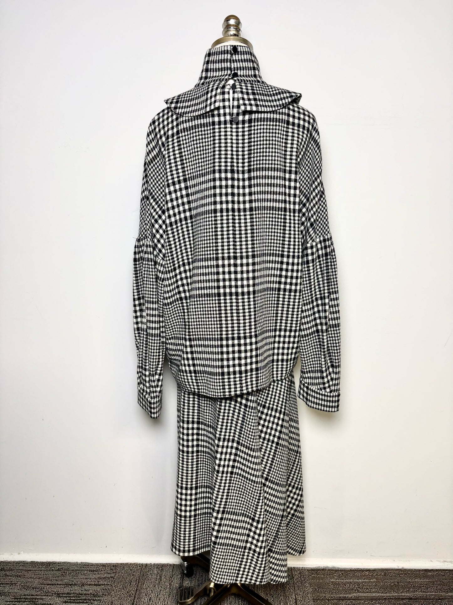 Women Size 6 (M) Tibi Black, White Plaid Midi Skirt