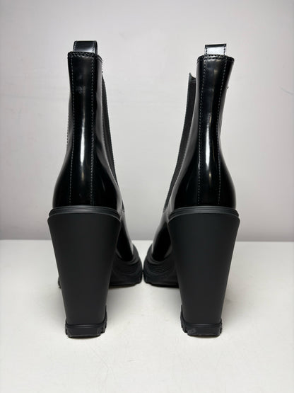 Women's Size 38 Alexander McQueen Tread Heeled Chelsea Black Calfskin Leather NWOT Pre-Owned Boots