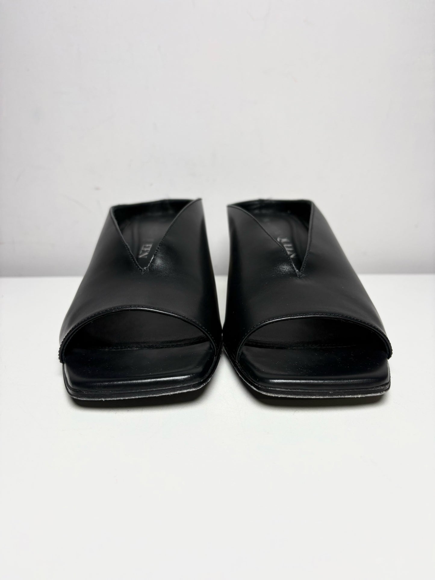 Women's Shoe Size 39 Alexander McQueen Armadillo 55 Black Leather Pre-Owned Mule Kitten Heels