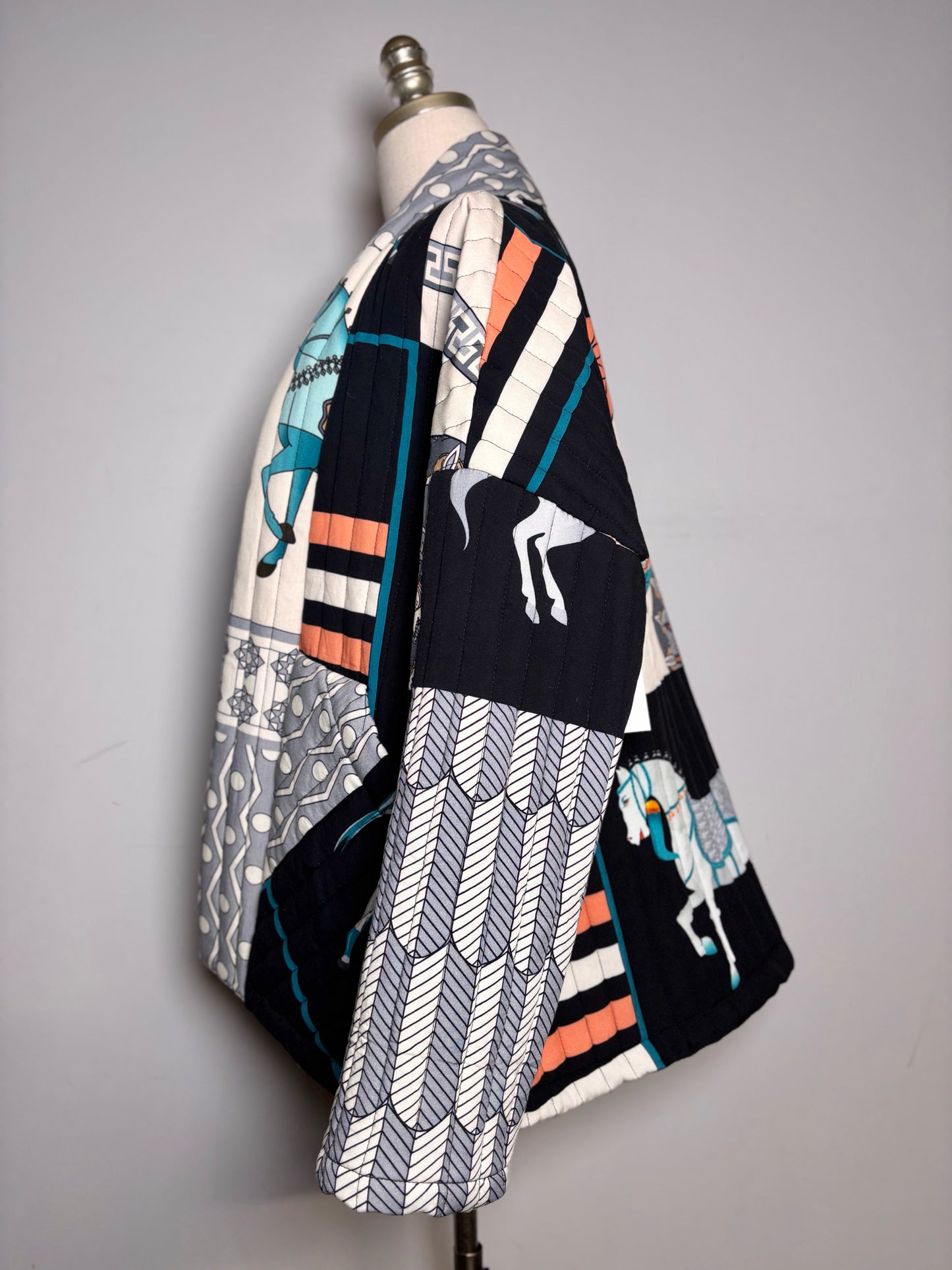 Women Size One Size Lola Multi-Color Print 100% Viscose Pre-owned, NWT Jacket