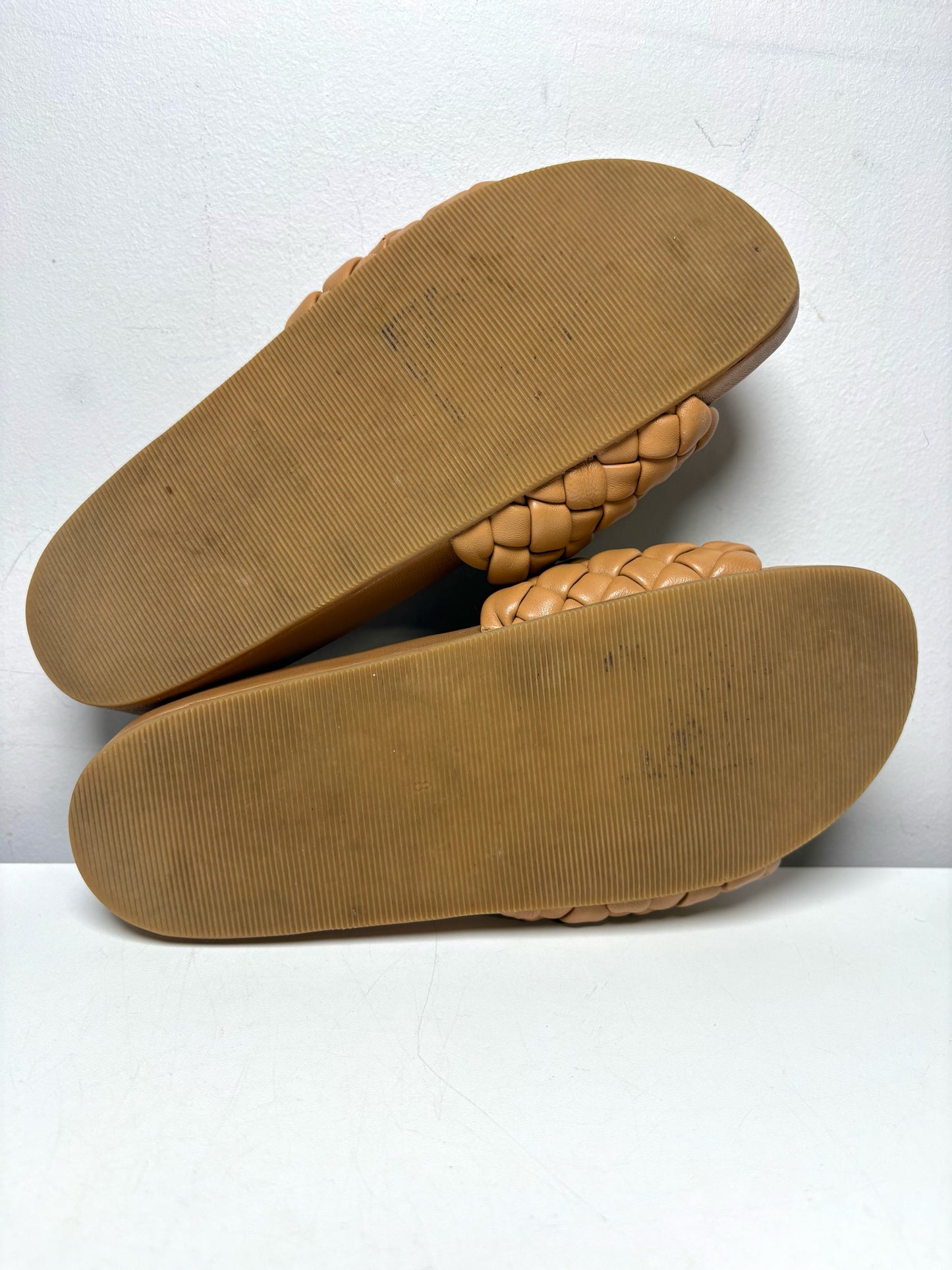Women Shoe Size 38 (Est) Loeffler Randall Sonnie Tan/Camel Leather Pre-Owned Woven Lambskin Slides