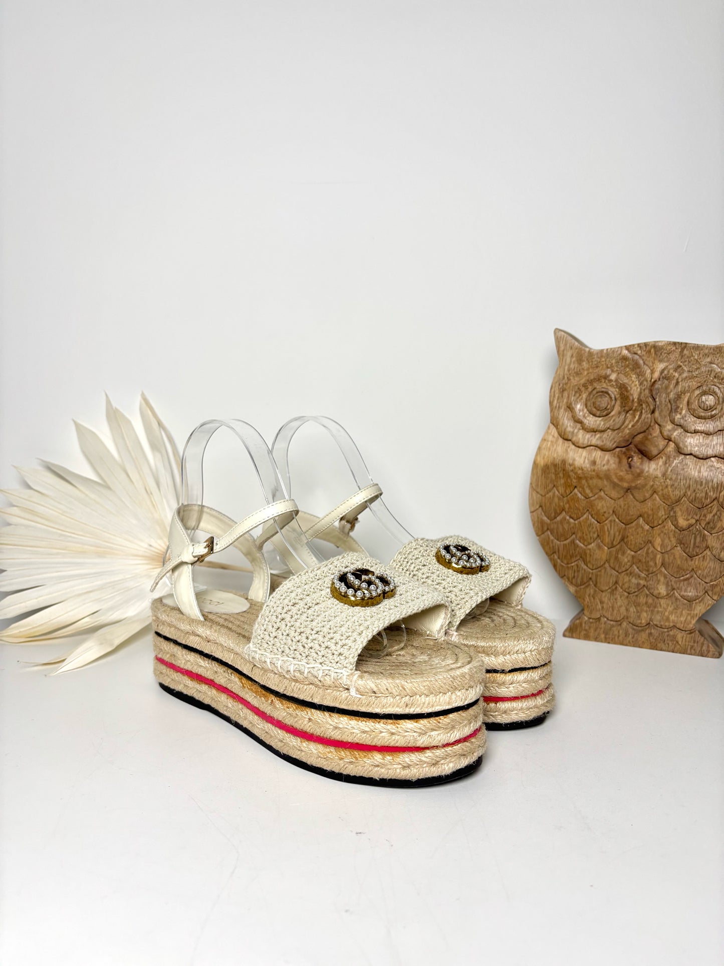 W Shoe Size 9 Gucci Beige Sandals