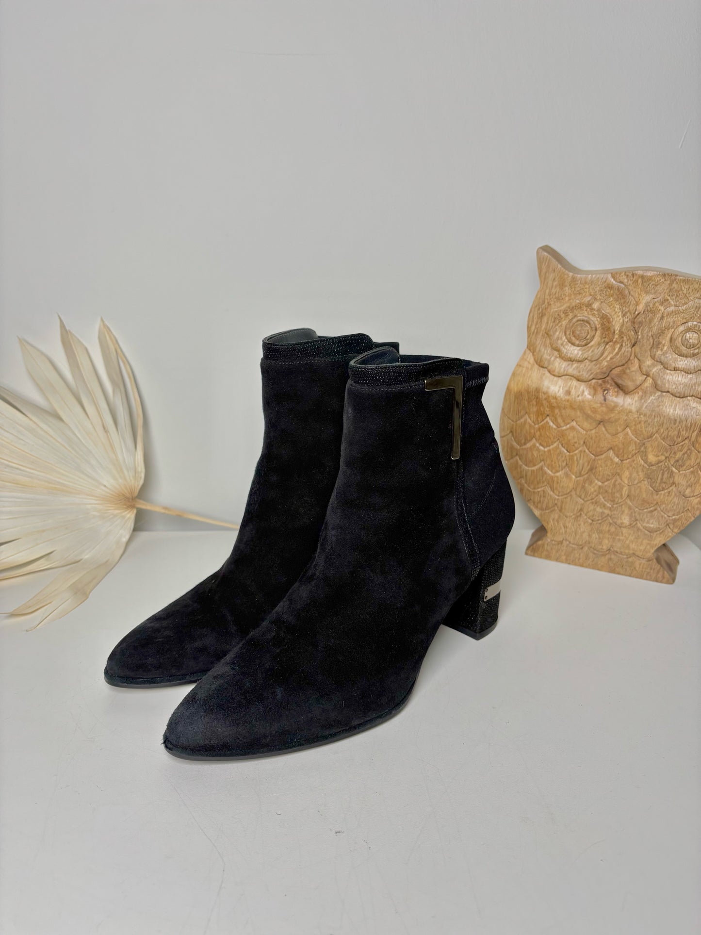 W Shoe Size 8 Stuart Weitzman Black Leather Suede Ankle Boots