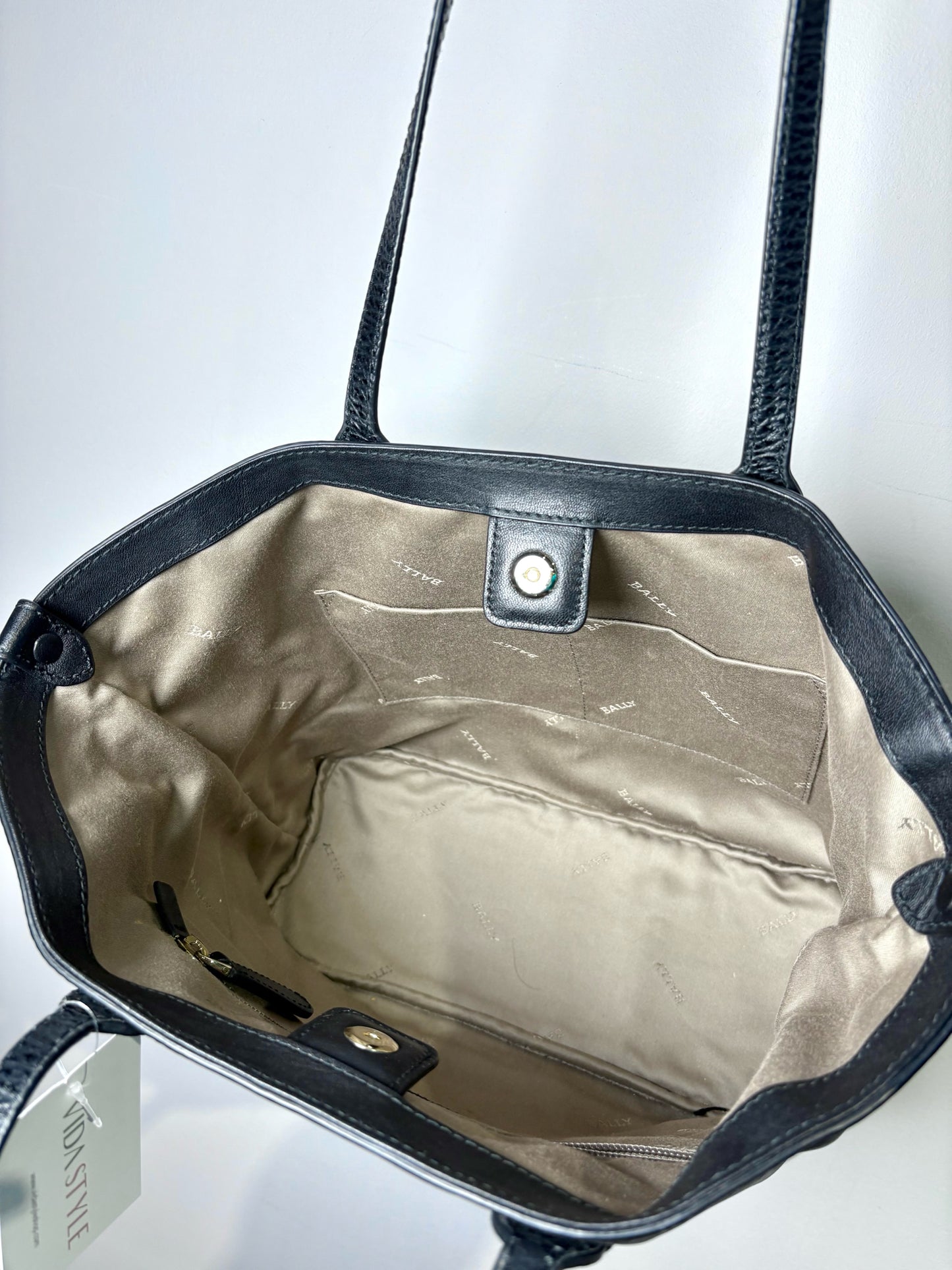 Bally Solid Leather Black Calf Medium Purse