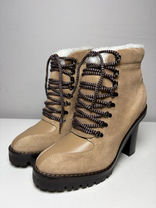 Women's Size 39 Valentino Garavani Rockstud Beige Suede Leather New Pre-Owned Authentic Ankle Boots