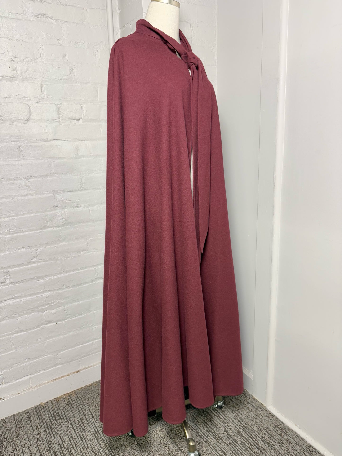 Women Size One Size Emanuel Ungaro Burgundy Solid Vintage Cape