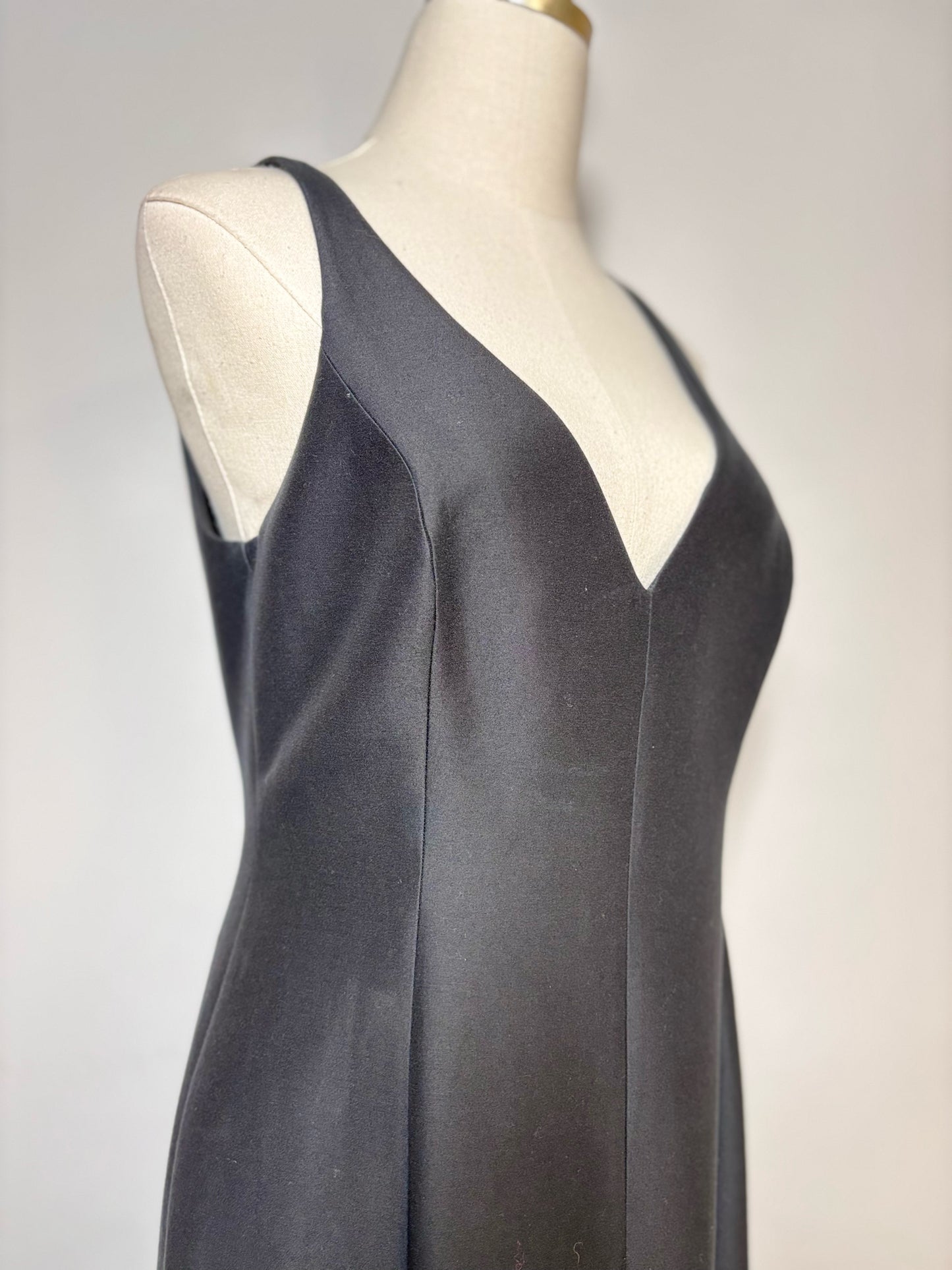 Women Size 6 Halston Heritage Black Solid Ball Gown