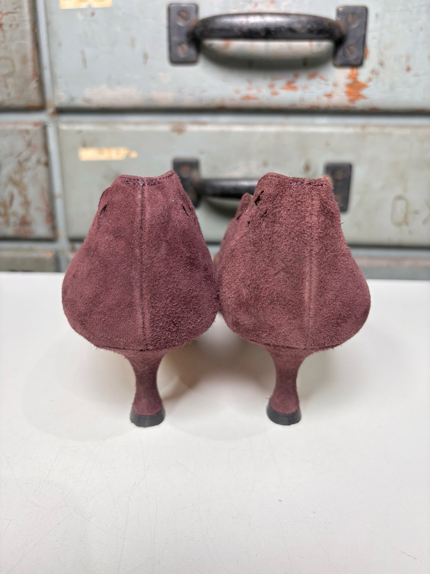 W Shoe Size 39 (8.5 US) Manolo Blahnik Burgundy Suede Vintage Slingbacks