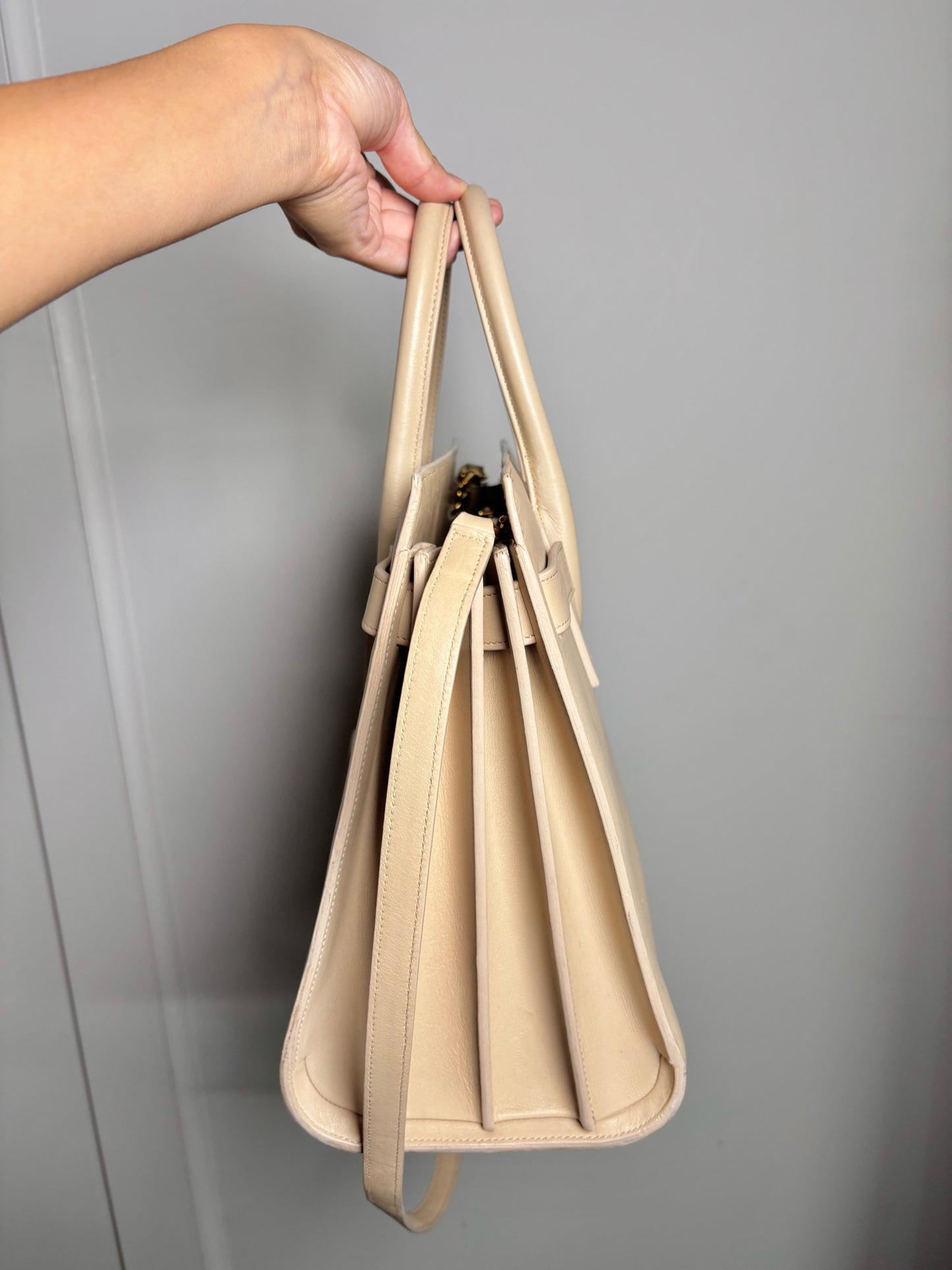 Leather "Sac De Jour" Saint Laurent Solid Cream Calfskin Medium Purse