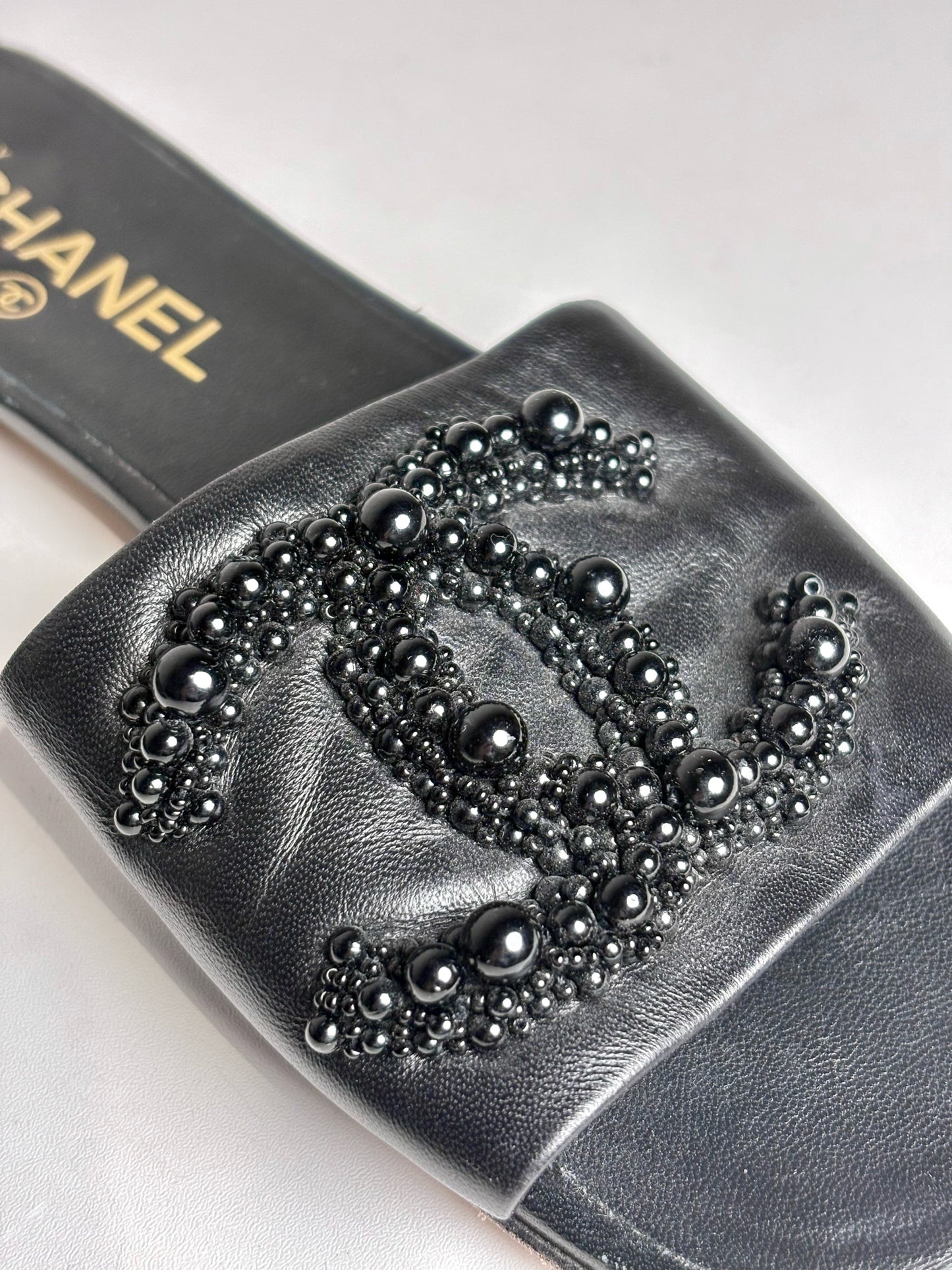 W Shoe Size 37.5 (7.5) Chanel Black Leather Women's Pre-owned Sandals