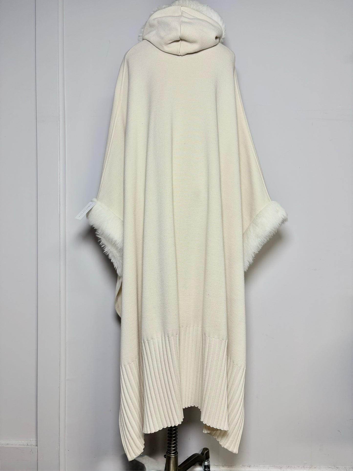 Women Size One Size Cyrous Cream Merino Wool Cape