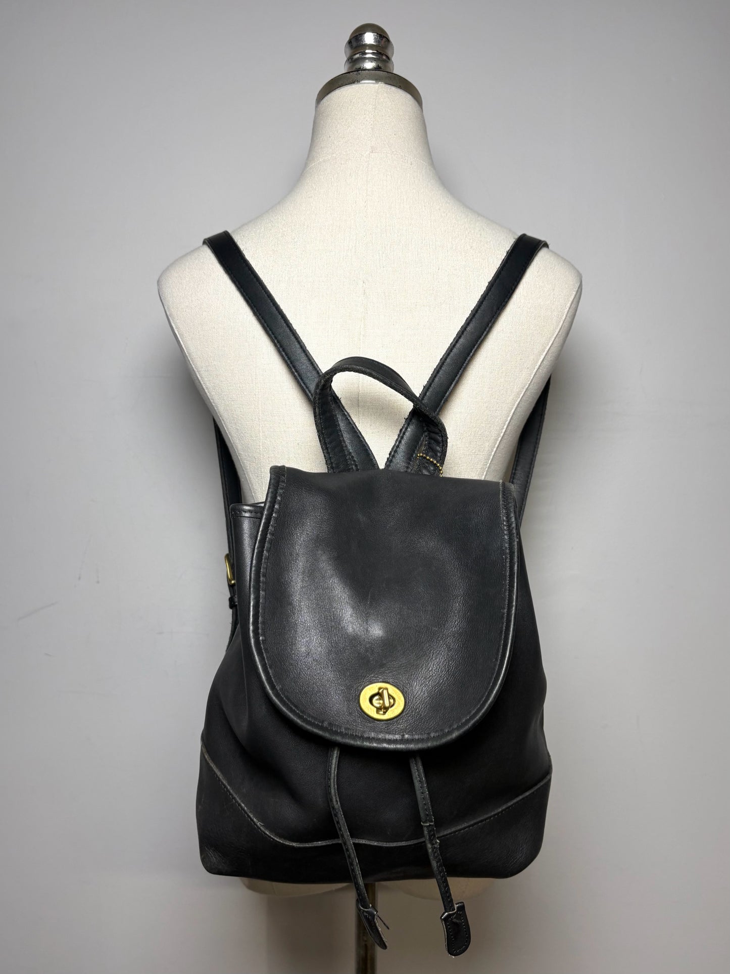 Women's Coach 9791 Black Leather Vintage Pre-Owned Medium Backpack