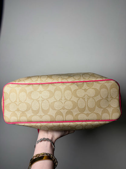 Coach Monogram Vintage Coated Canvas Pre-owned Beige, Hot Pink Medium Purse