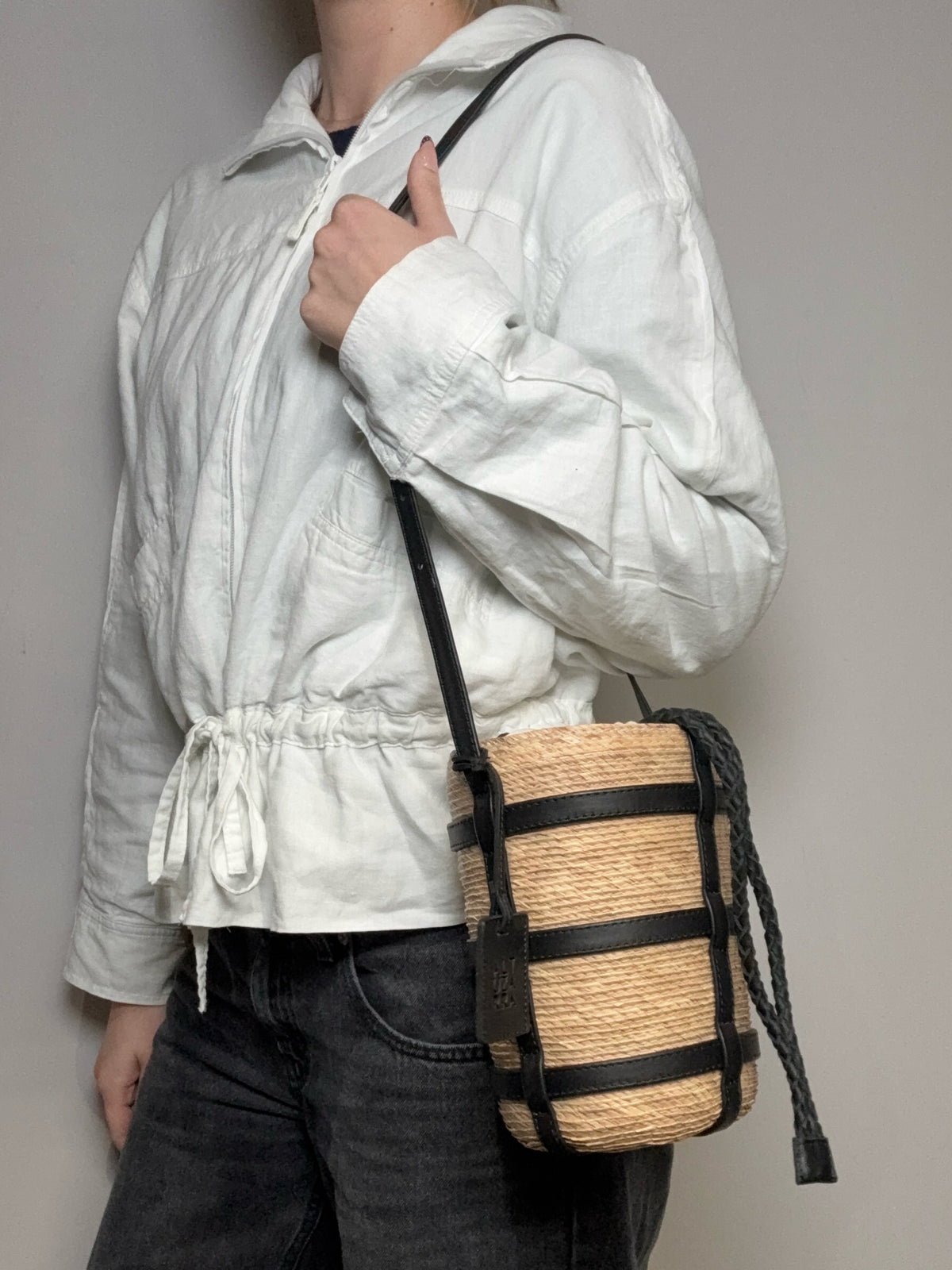 Women's Altuzarra Small Watermill Beige Woven Straw Black Leather Pre-Owned Bucket Bag