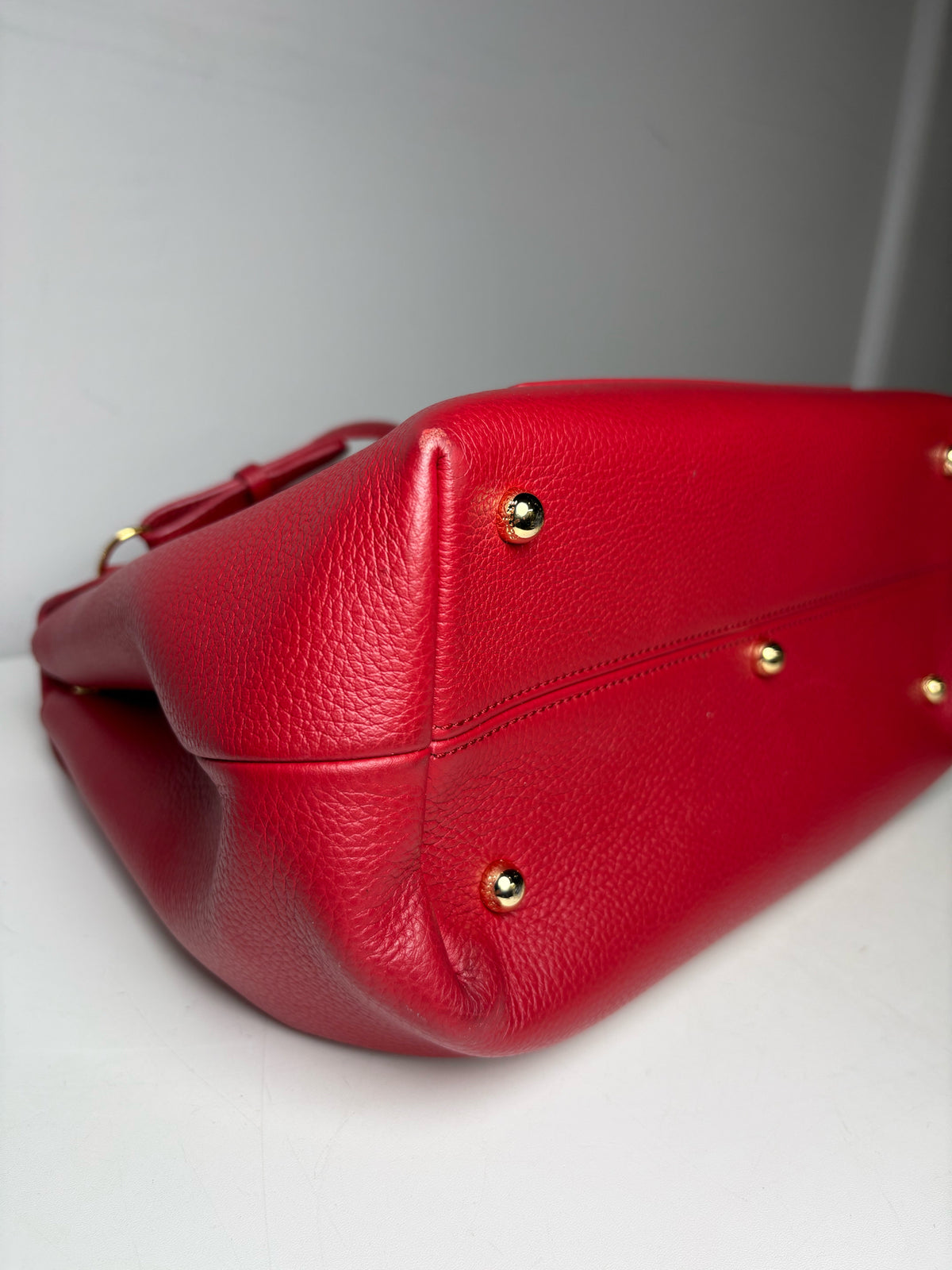 Women's Authentic Polène Numéro Un Red Pebbled Leather Pre-Owned Top Handle Crossbody Bag