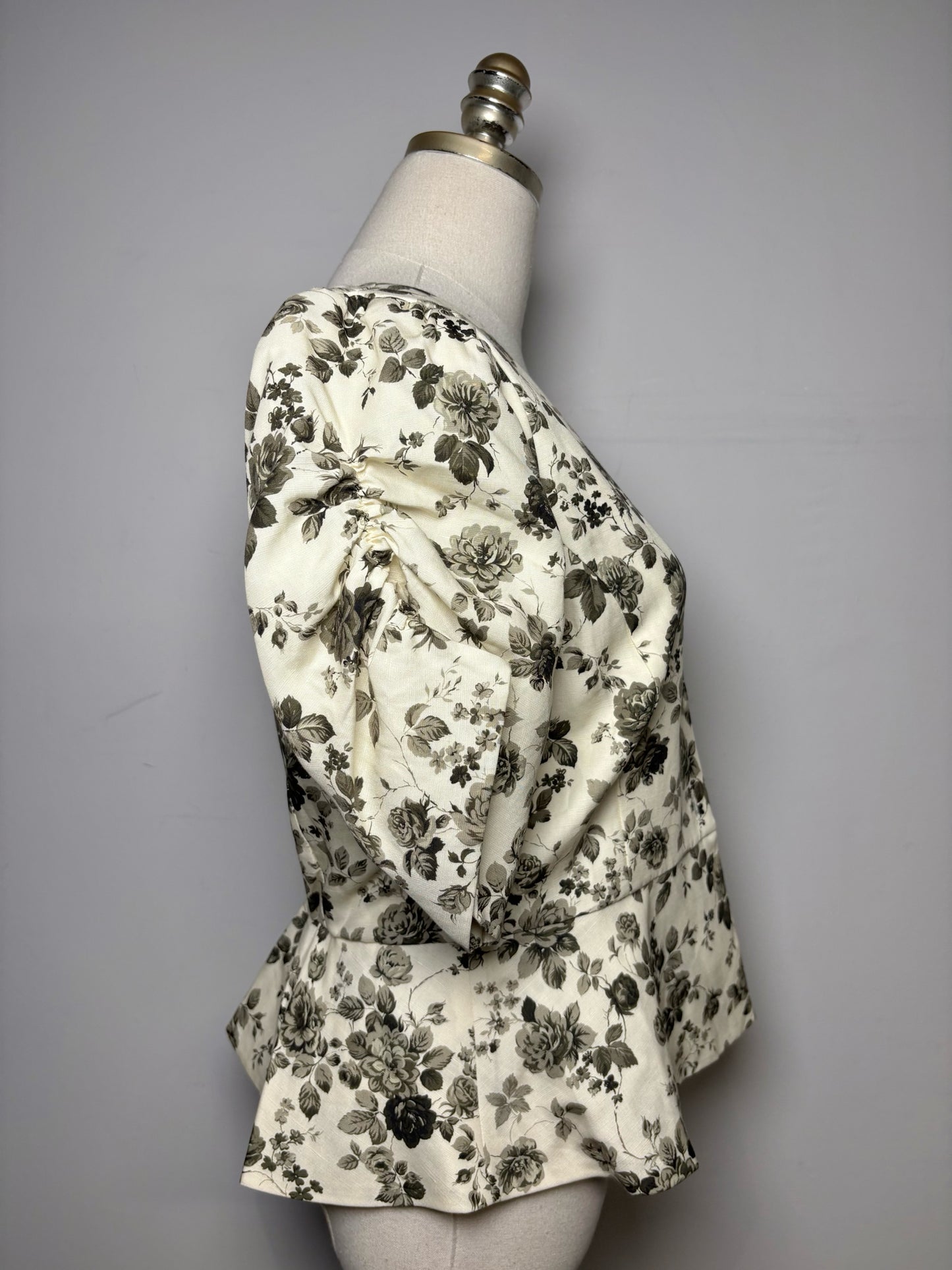Women Size M Tuckernuck Beige Floral Print Pre-owned, NWT Jacket