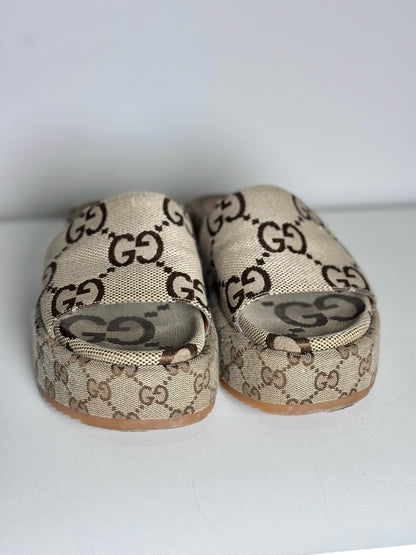 W Size 38.5 (8.5) Gucci Tan Canvas Platform Monogram Pre-owned Slide Sandal