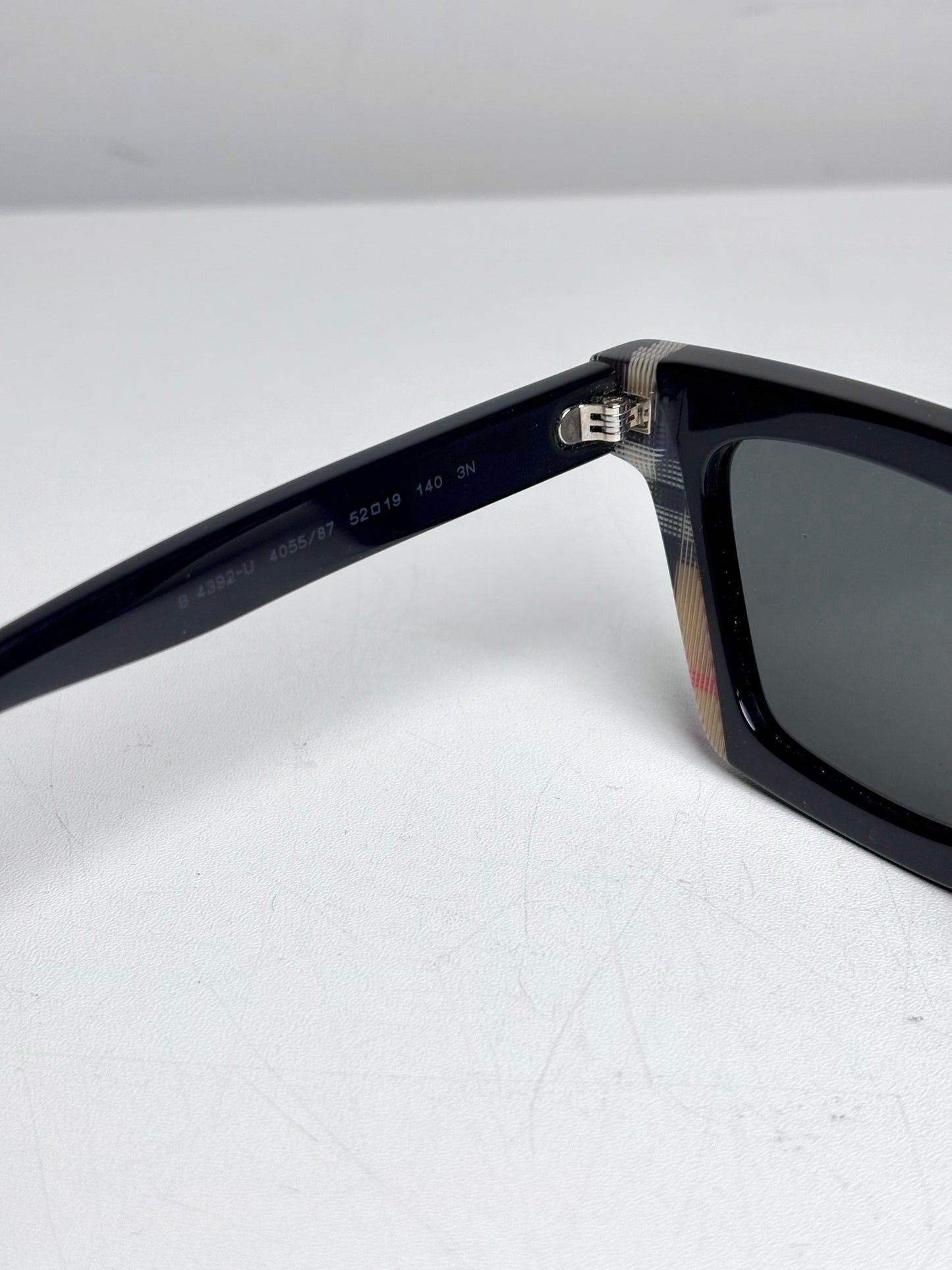 Burberry Briar B4392 U Women's Pre-owned Black Acetate Sunglasses