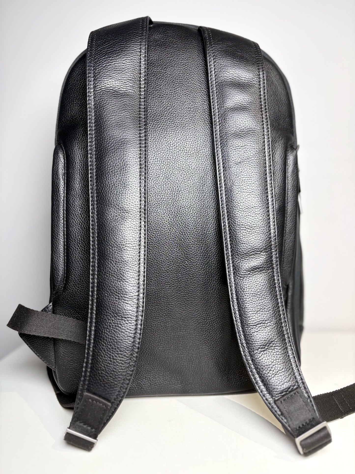 Hook & Albert Black Leather Men's Backpack