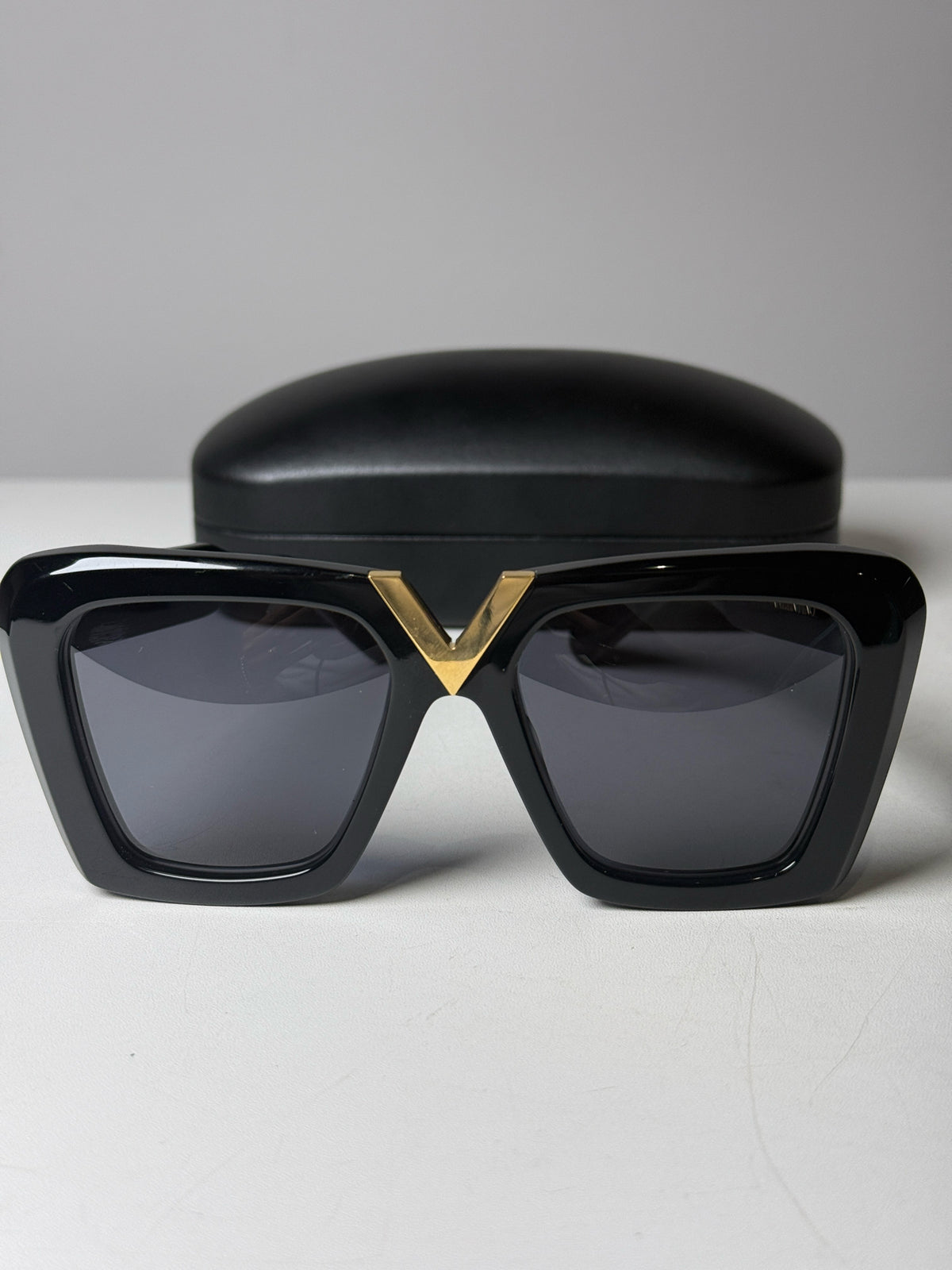 Valentino Garavani V Gold II Sunglasses Women's Pre-owned Black Acetate