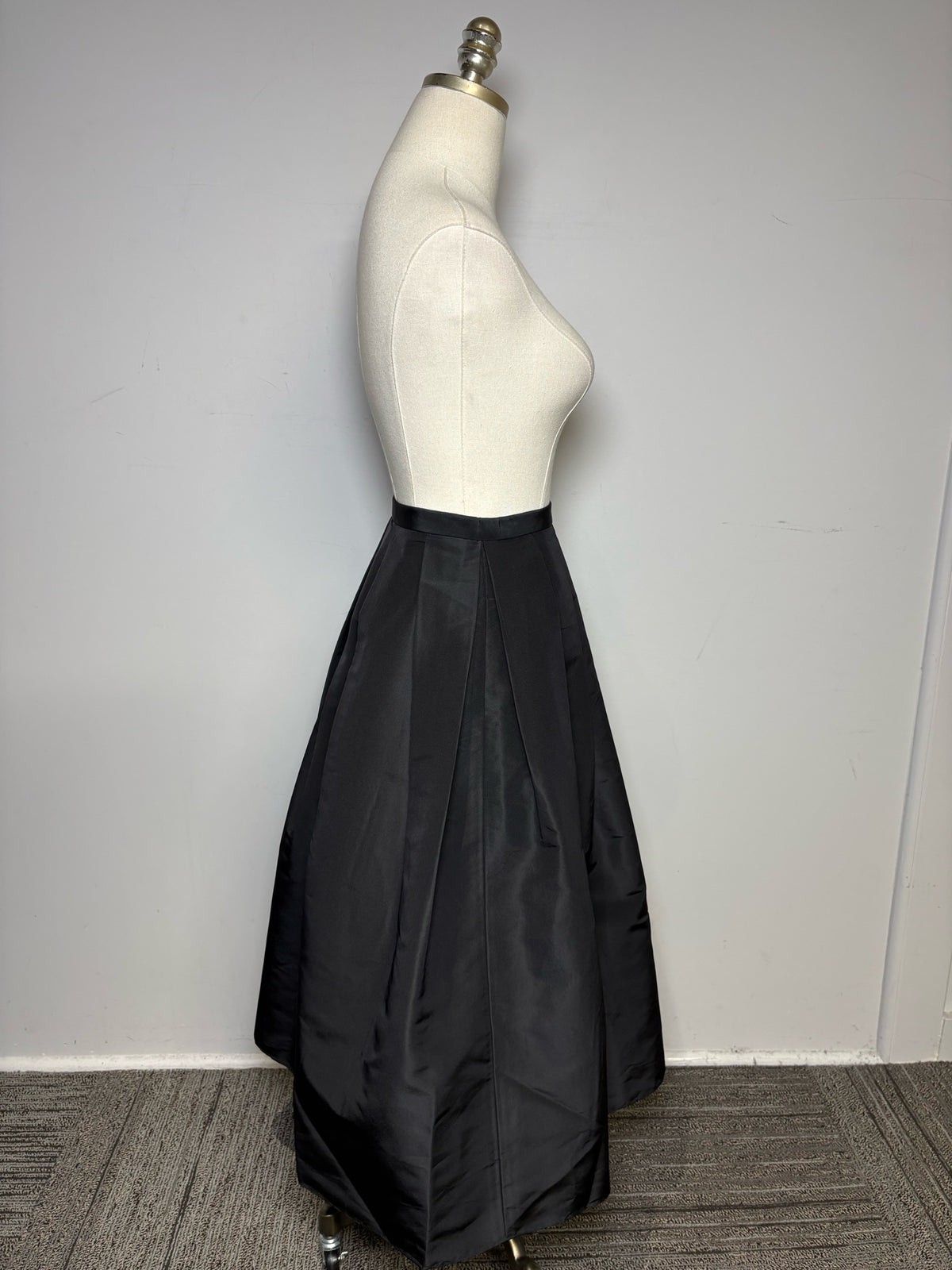 Women's Size 8 Tibi Black Pure Silk Faille NWT Pre-Owned Full Skirt