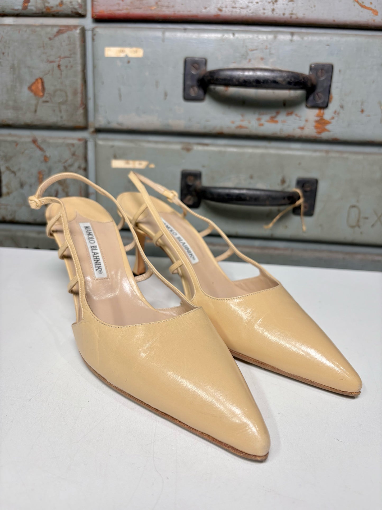 W Shoe Size 38 Manolo Blahnik Tan Leather Slingbacks