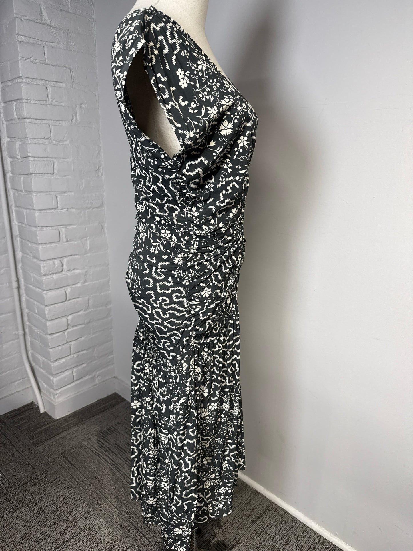 Women Size 40 (8 US-Runs Small) Isabel Marant Green-Black Floral Print MidiDress