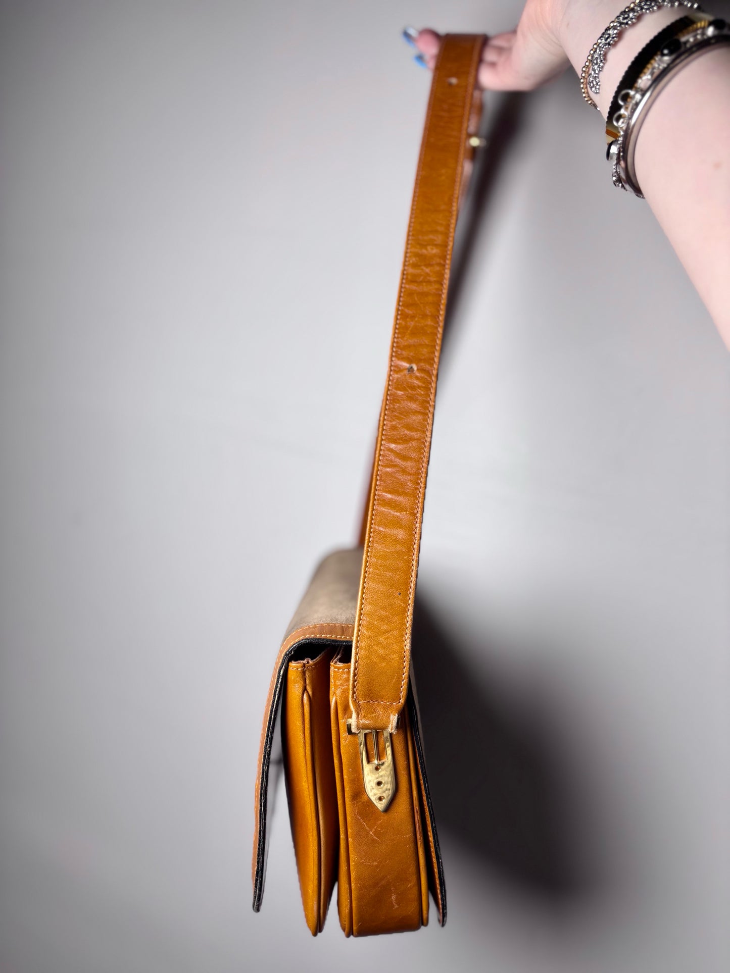 Umberto Italy Vintage Suede, Cowhide Leather Pre-owned Caramel, Beige Purse