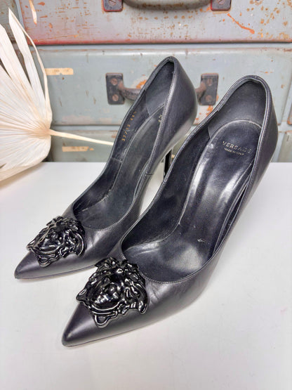 W Shoe Size 38.5 (7.5 US) Versace Black Leather Medusa Head Heels