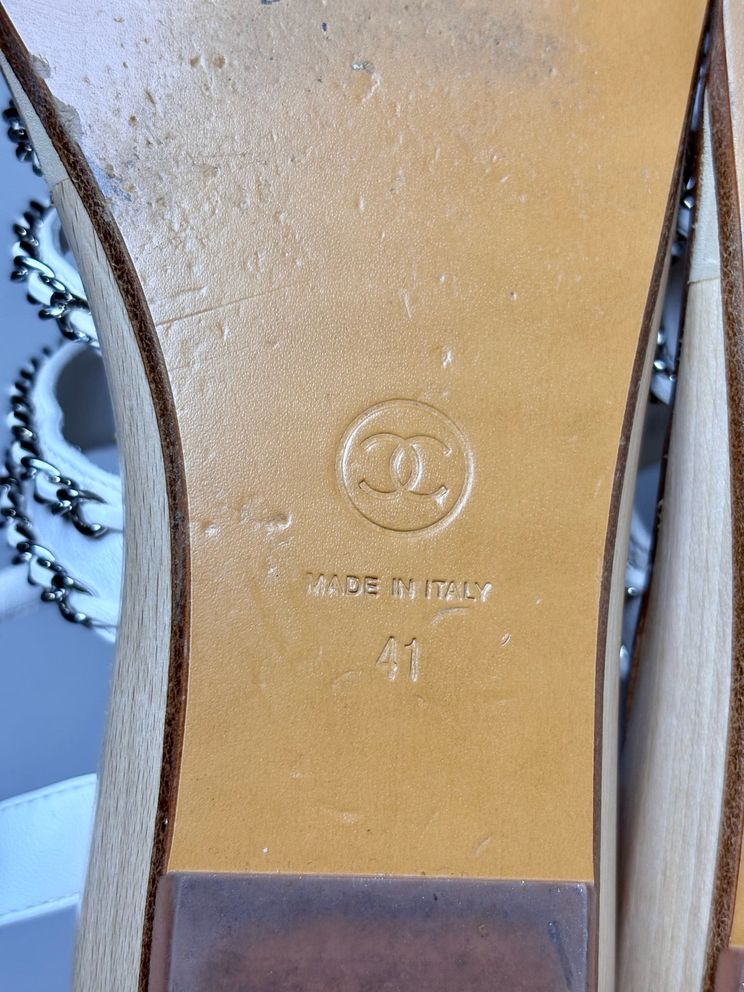 Chanel Women Shoe Sz 41 White Lambskin Leather Chain Detail Pre-owned Sandal