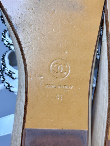 Chanel Women Shoe Sz 41 White Lambskin Leather Chain Detail Pre-owned Sandal