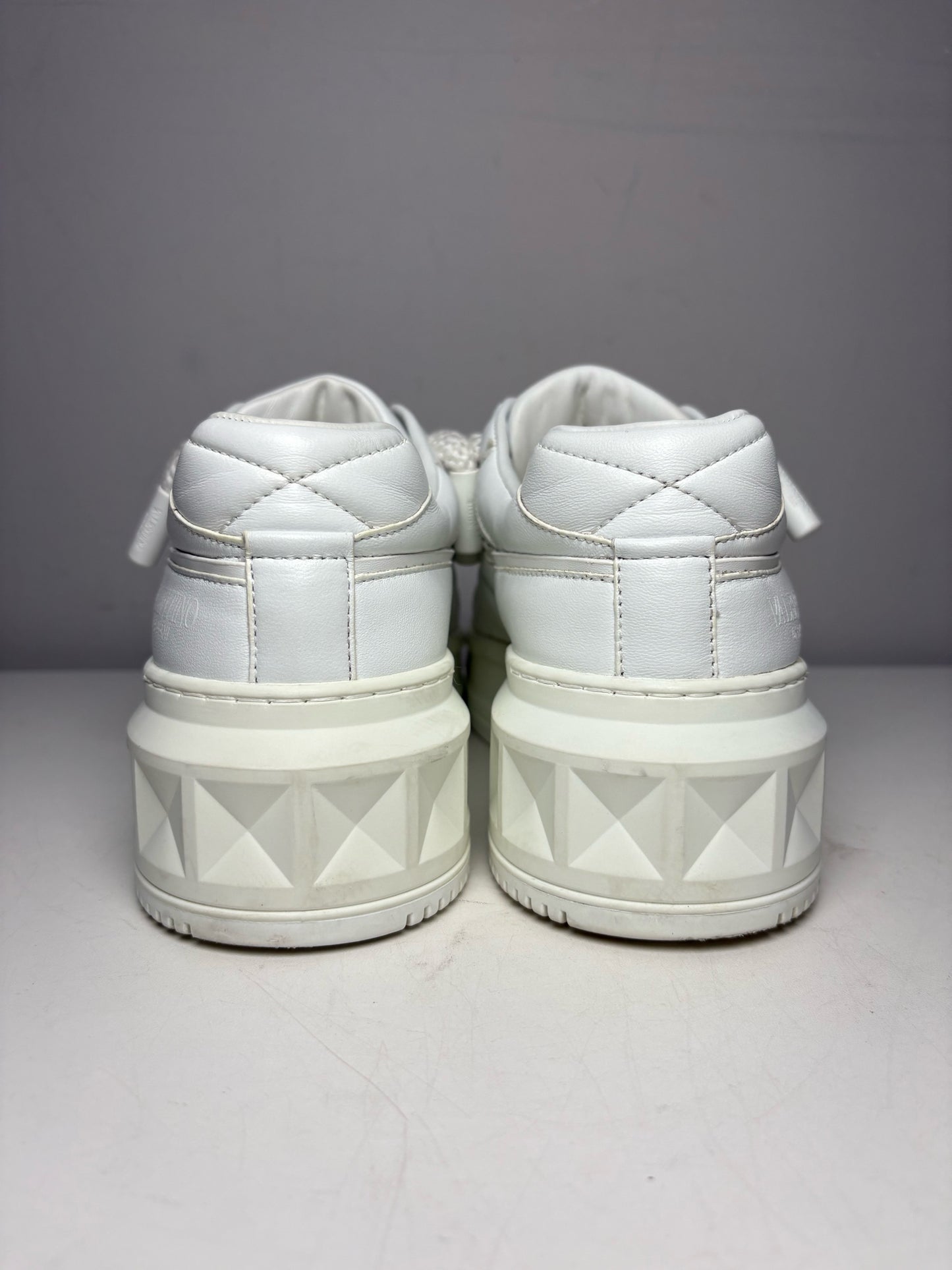 Women's Size 39 Valentino Garavani One Stud XL Nappa Leather Pre-Owned Sneakers