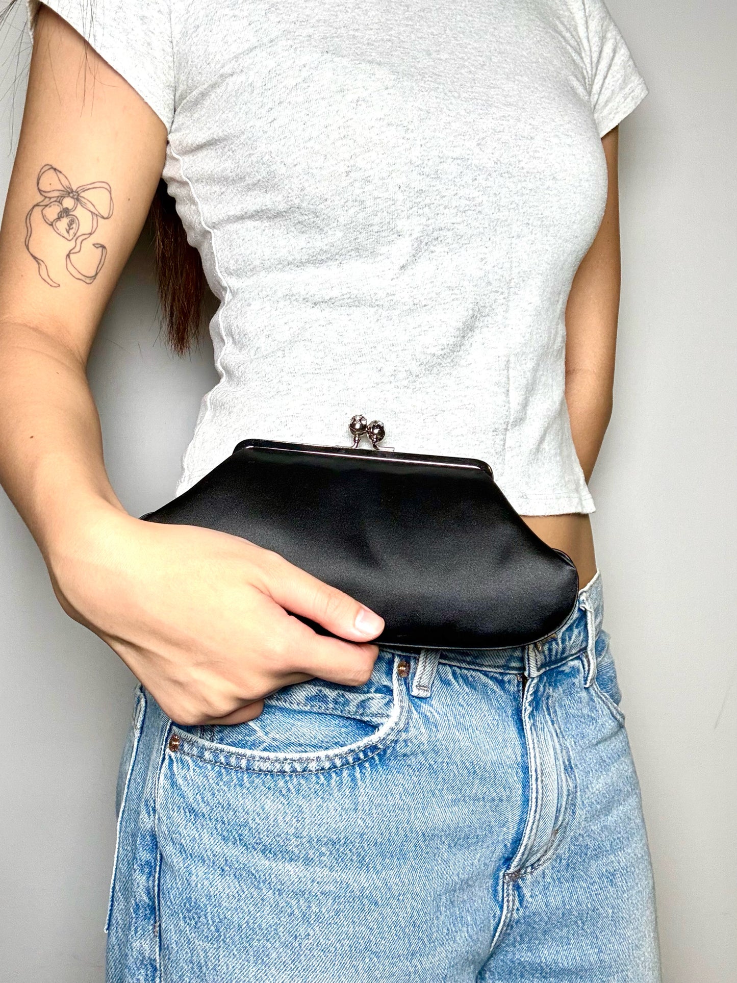 Anya Hindmarch London Maud Kiss-lock Recycled Satin Pre-owned Black Clutch