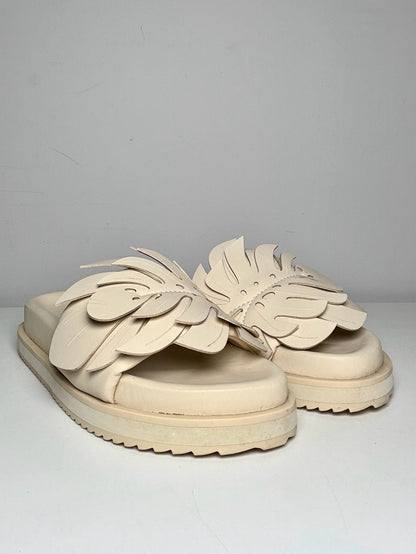 W Shoe Size 8 Farm Rio Ivory Vegan Leather Pre-owned Slip-ons