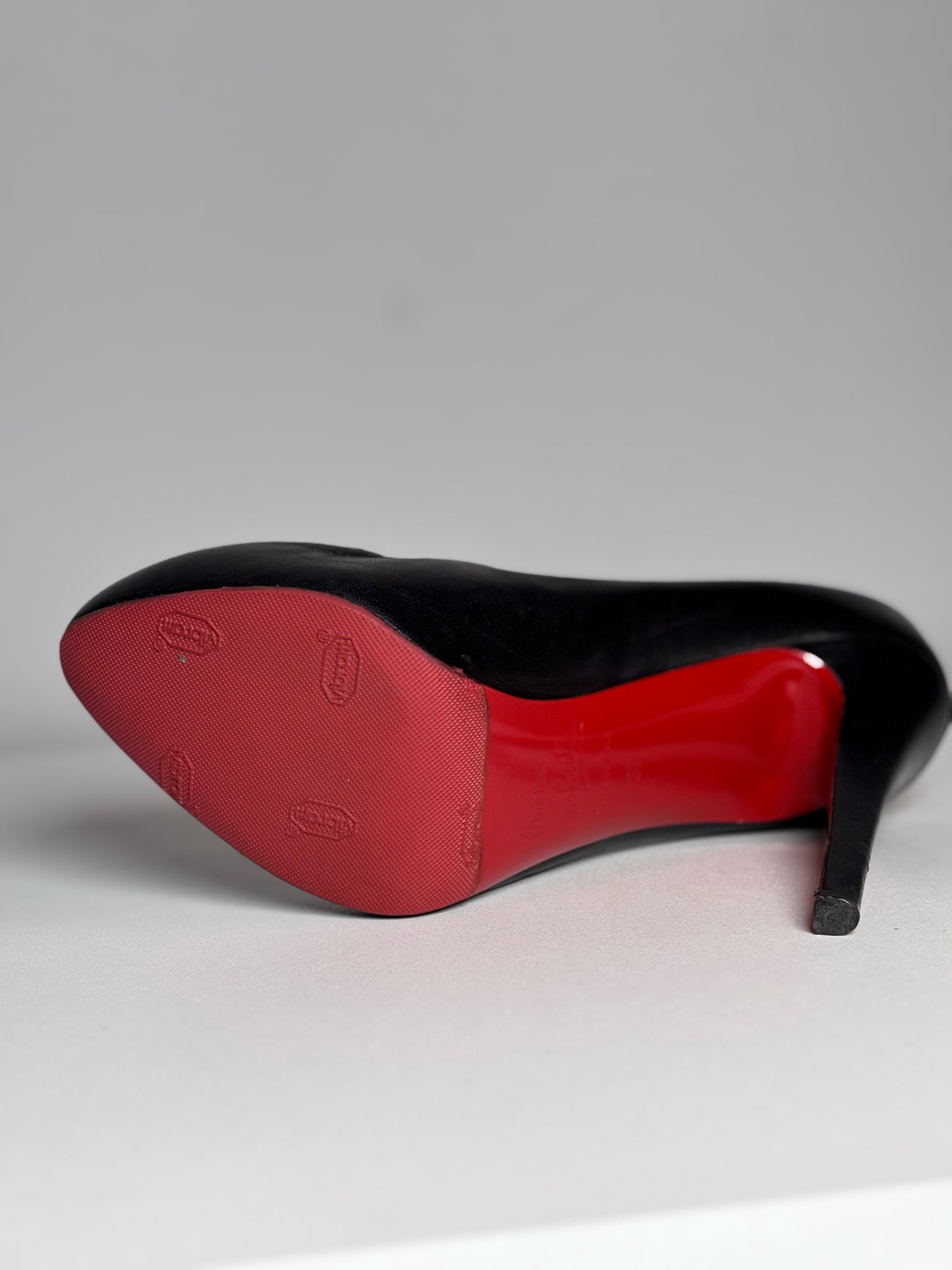 W Shoe Size 38 (8 US) Christian Louboutin Black Leather Stiletto Heel
