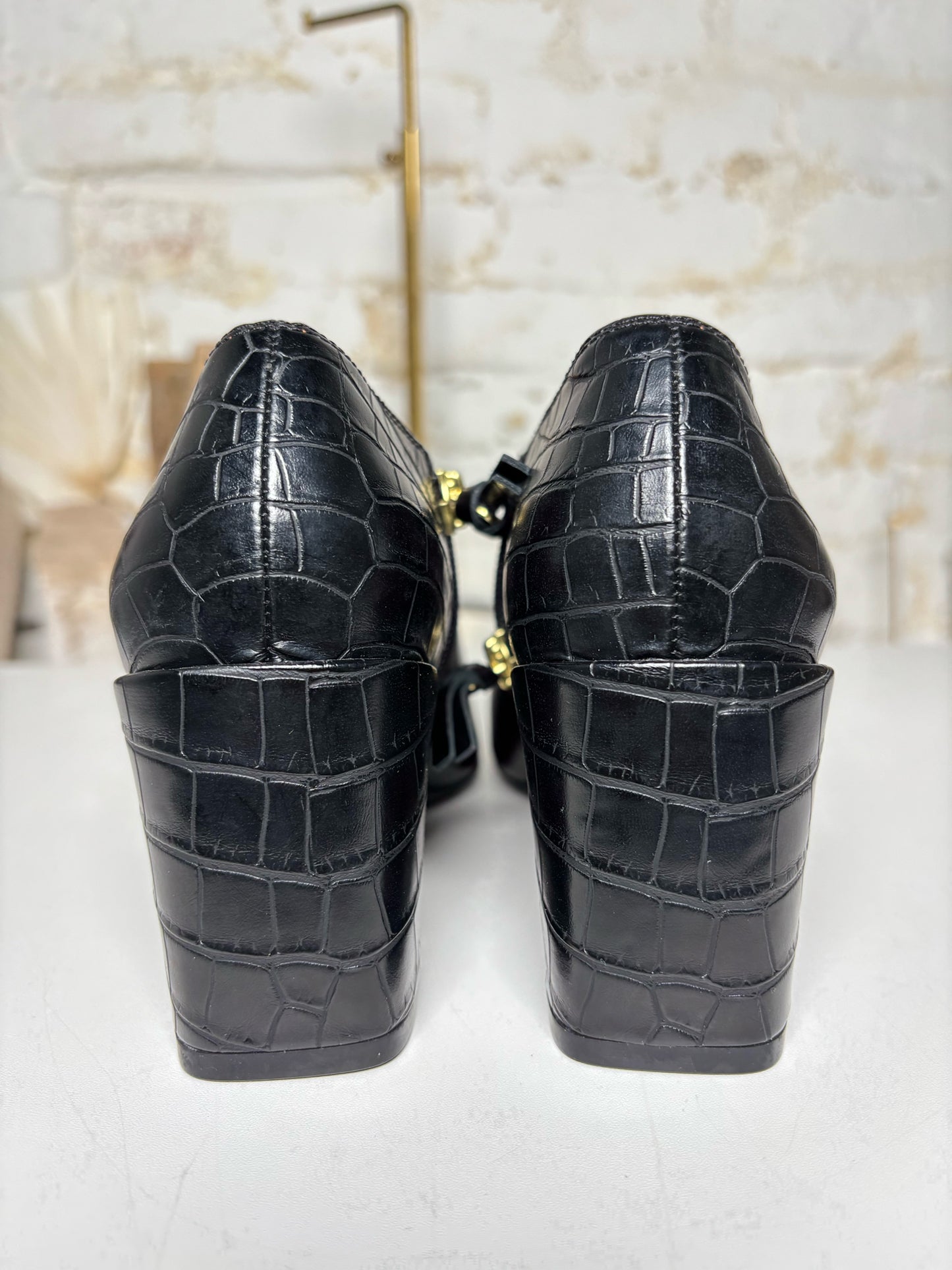 W Shoe Size 6 Vionic Black Leather NWT Heels