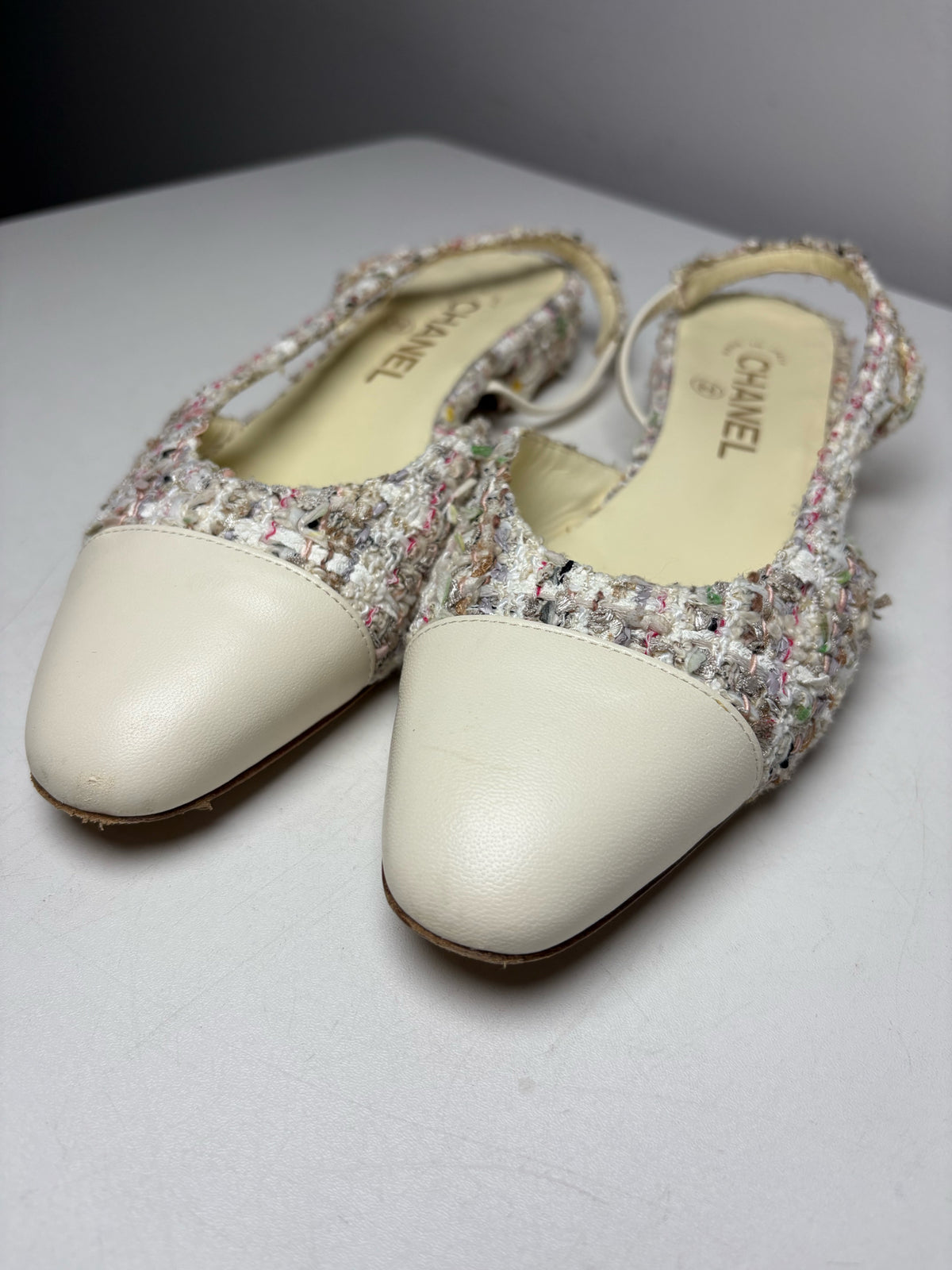 Women's Shoe Size 37.5 Chanel Cream Multicolor Tweed Lambskin Leather Pre-Owned Slingback Shoes